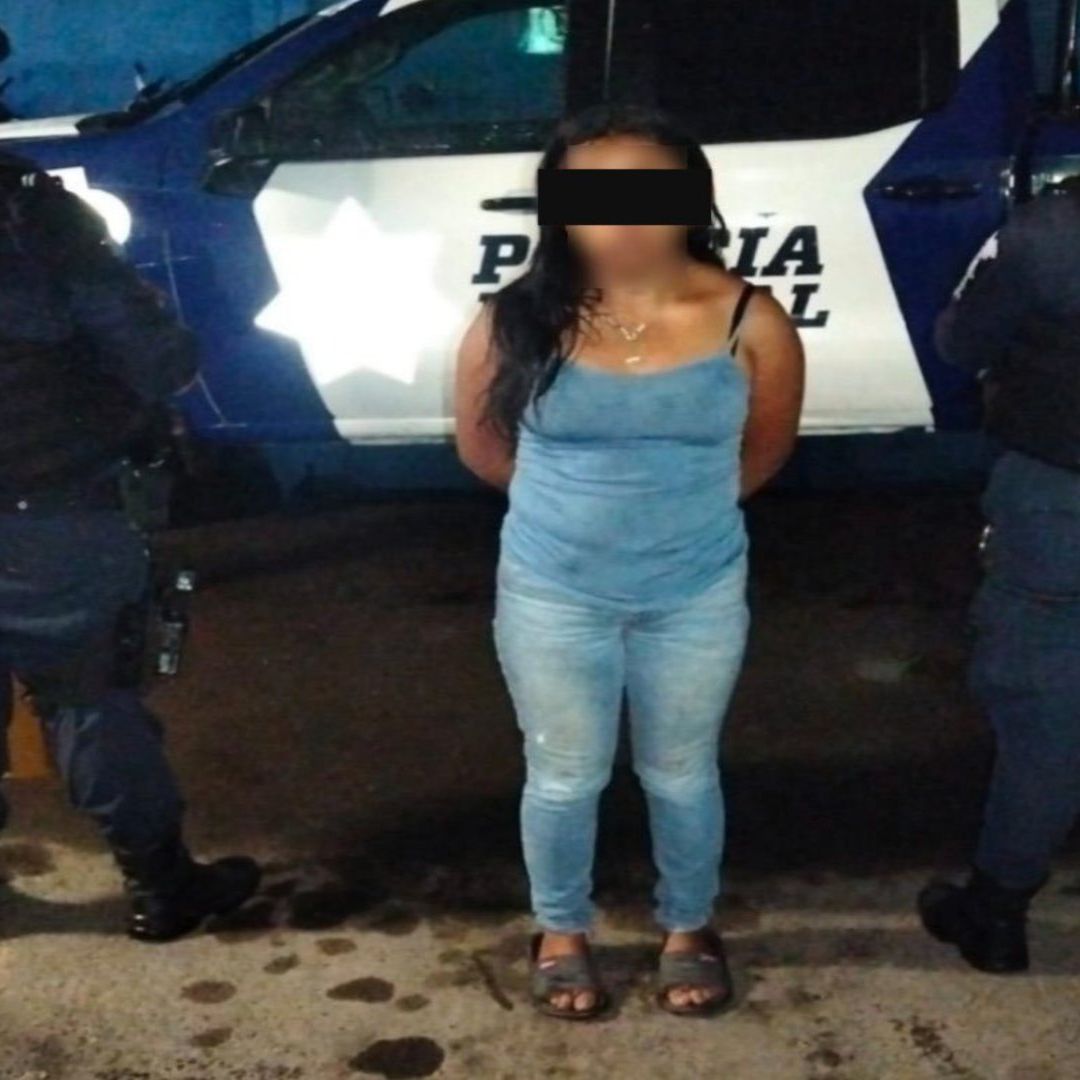 La mujer fue detenida por los uniformados.